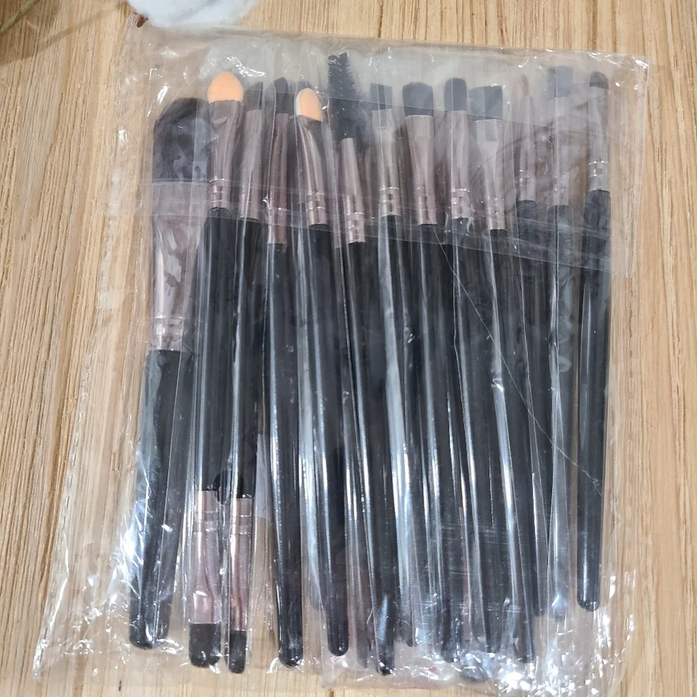 🎊🎊HOST PICK!! 🎊🎊NEW🎊🎊20 PC ROSE GOLD AND BLACK Face Makeup Brush Set